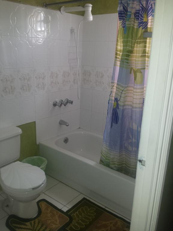 Impeccable Guest Rooms 2 Kingston Cameră foto