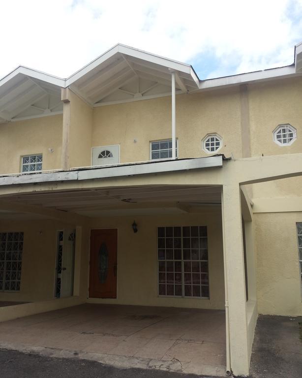 Impeccable Guest Rooms 2 Kingston Exterior foto