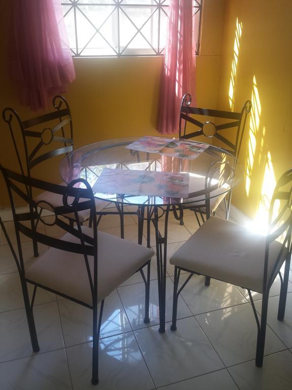 Impeccable Guest Rooms 2 Kingston Exterior foto